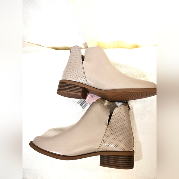 SERRA sz 9 Side Cut Bootie - Picture 7 of 8